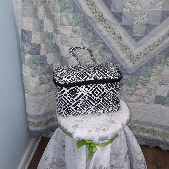 Train Case - Picture 4 of 6